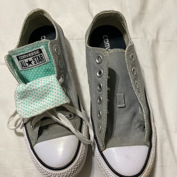 Converse LowTop  Fashion Women's Sneakers Size 7 - Picture 2 of 4